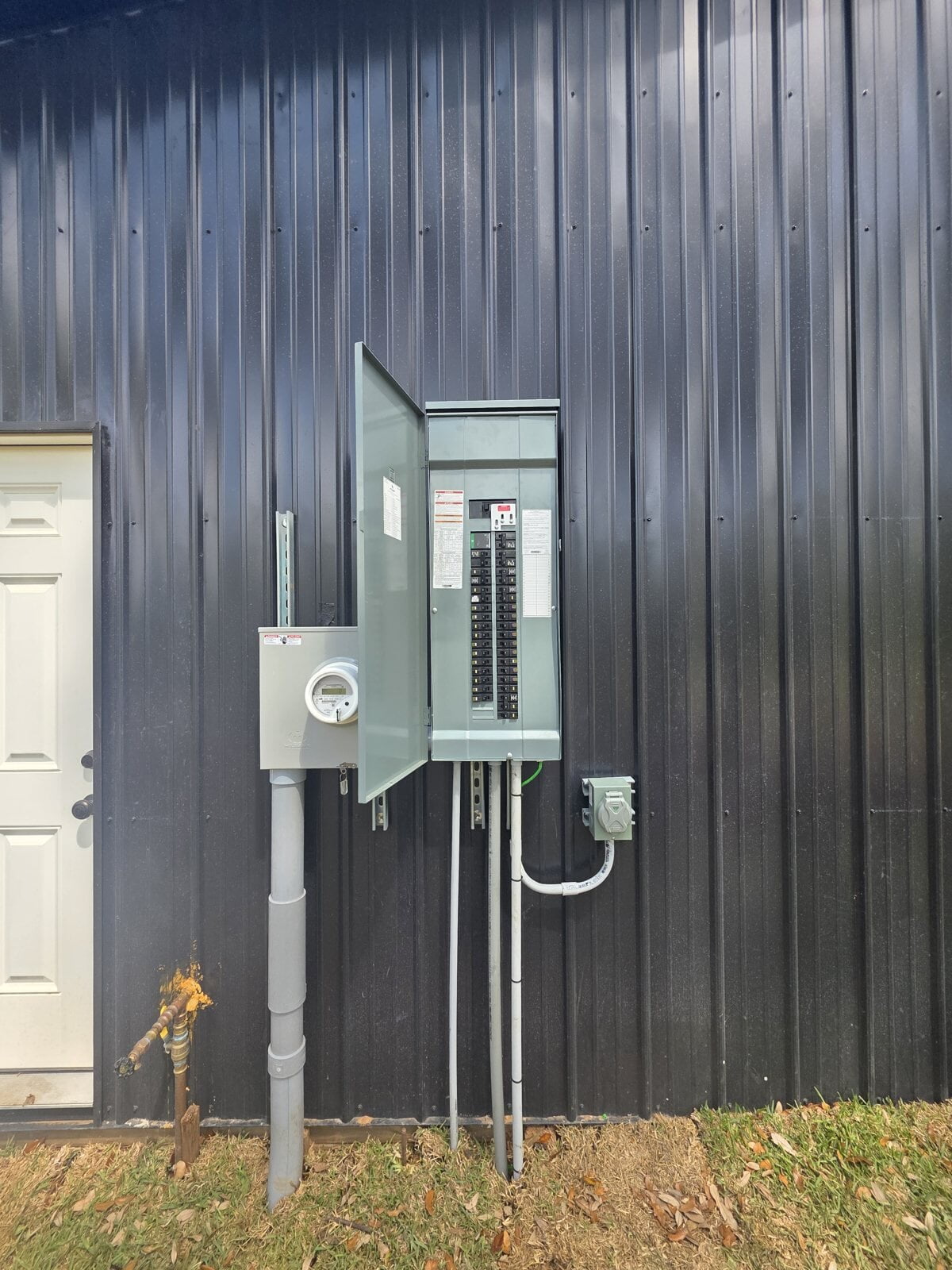 New electrical service, meter and outdoor breaker panel installed on a new build in Angleton, TX