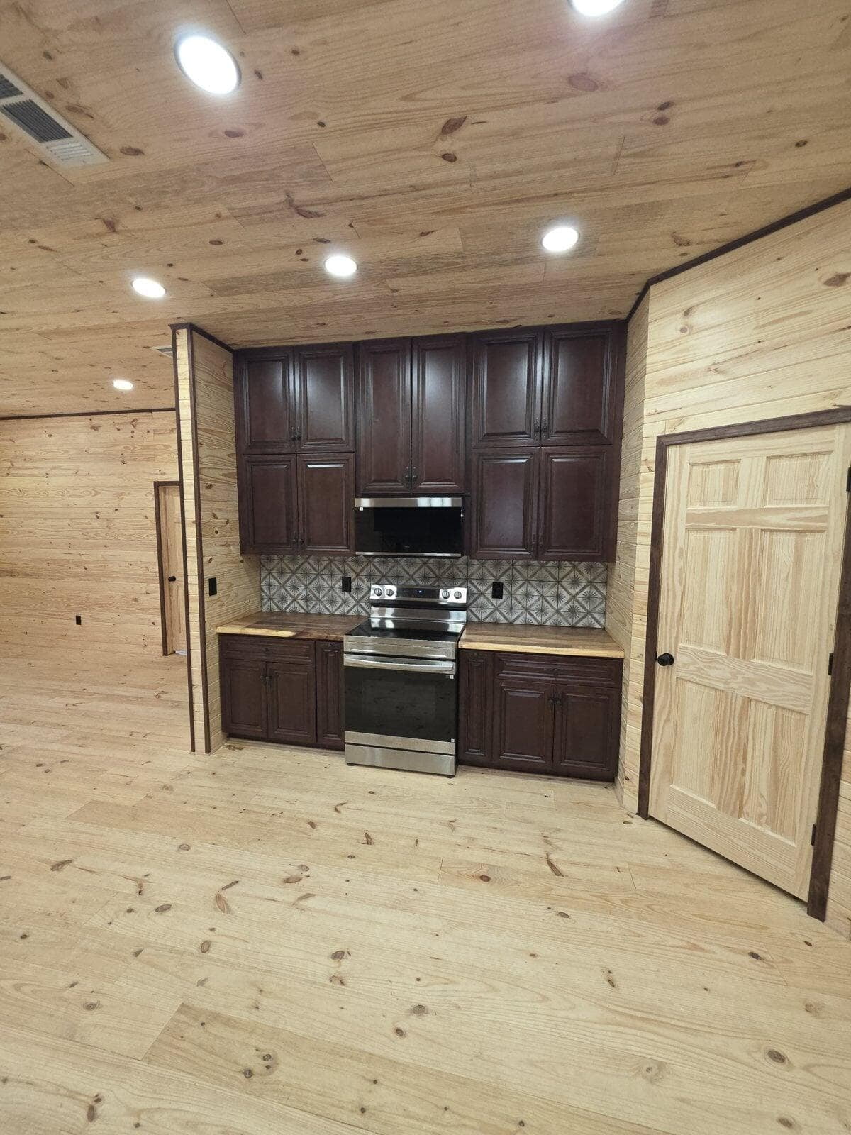 Kitchen recessed lighting, outlets and appliance circuits in a new construction home in Angleton, TX